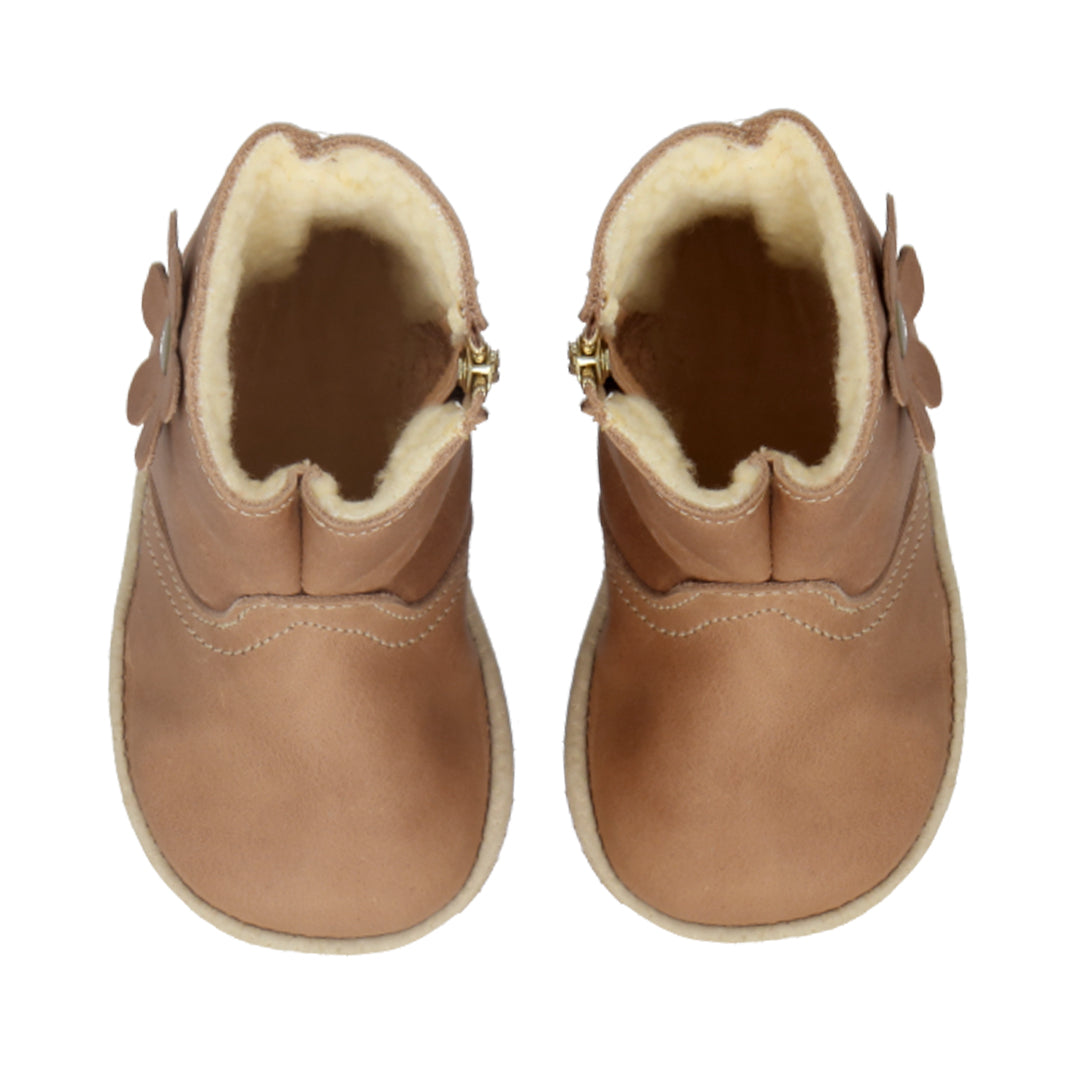 Botita "Perfect" Café Camel con Flor y Chiporro - Infant