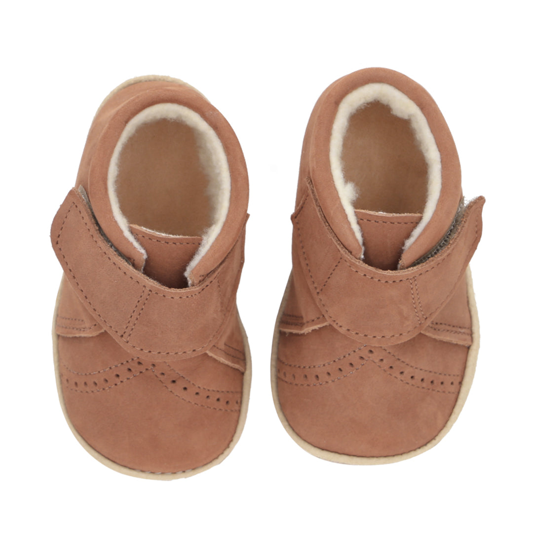 Zapato "Comfy Plus" Café Gamuza con Chiporro - Infant
