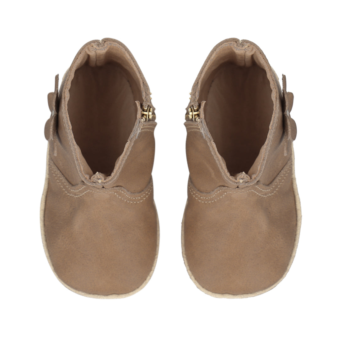 Botita "Perfect" Café Camel con Flor  - Baby