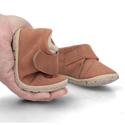 Zapato "Comfy Plus" Café Gamuza con Chiporro - Infant